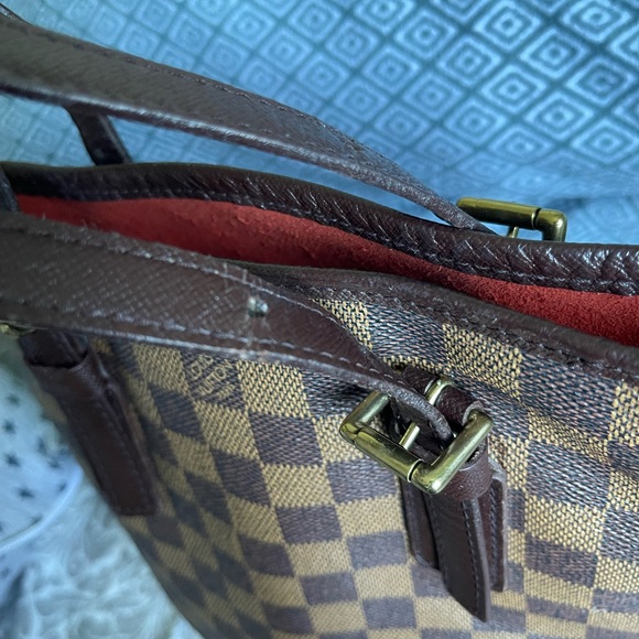 LOUIS VUITTON Damier Ebene Marais Bucket - Picture 4 of 13